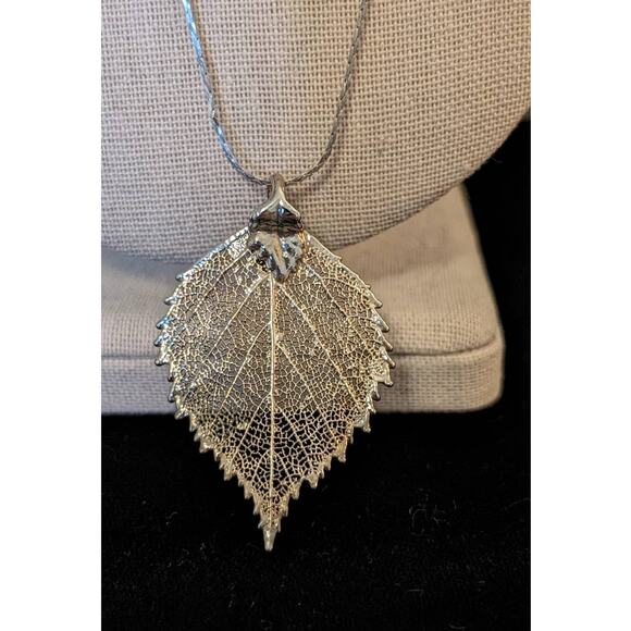 Vintage Silver Dipped Leaf on Marked 24" Chain - Picture 7 of 8